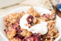 Blackberry Cobbler Baked Oats with Crunchy Walnut Crumble