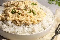 Easy 6-Ingredient Crockpot Chicken and Rice