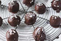 Quick 6-Ingredient Chocolate Coconut Bites