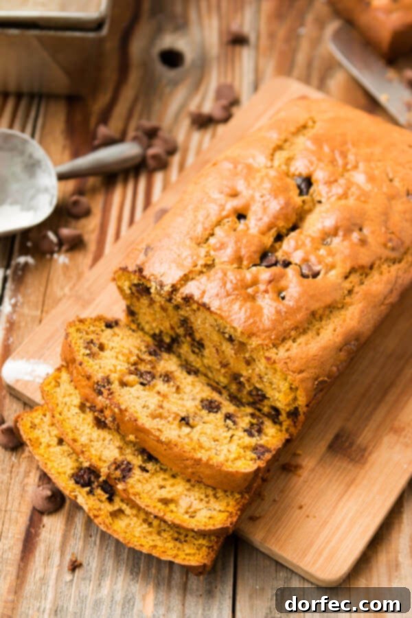 Streusel Banana Bread 3 the best chocolate chip pumpkin banana bread ohsweetbasil.com