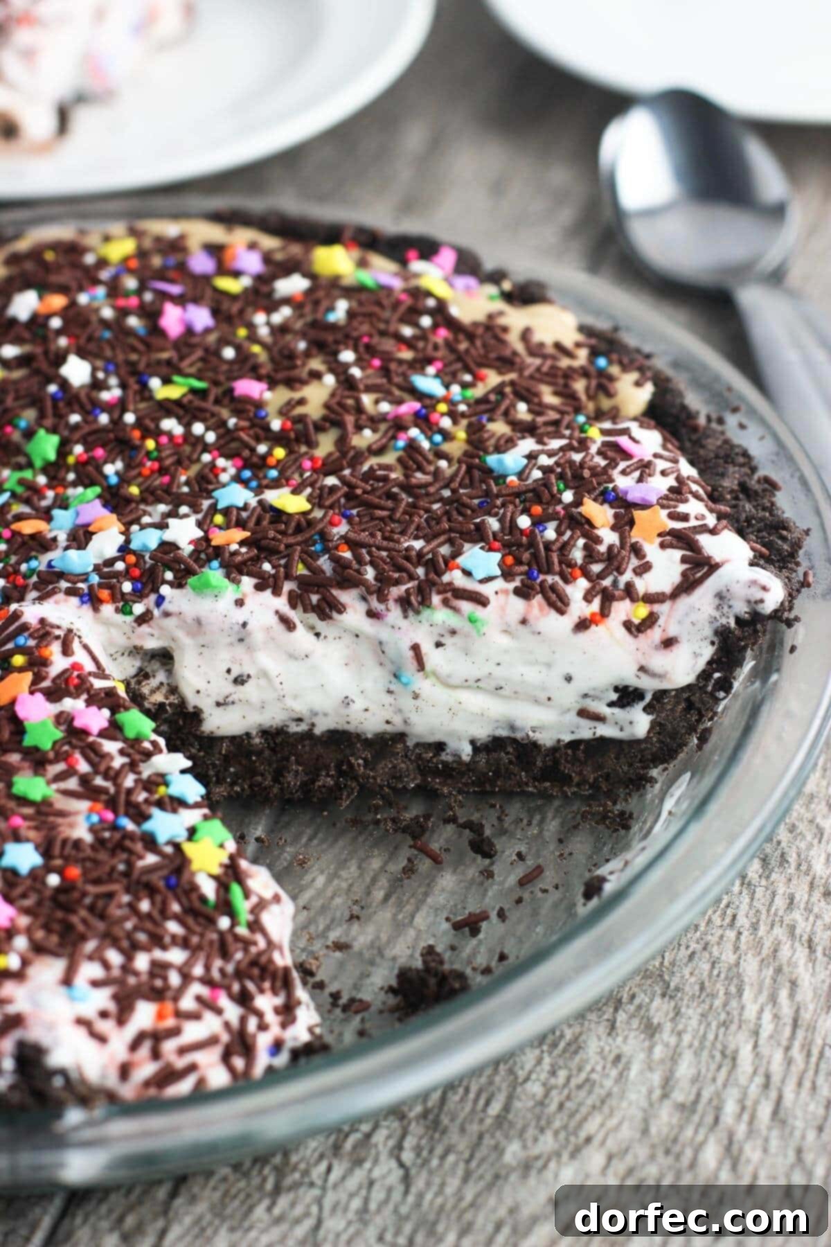 A refreshing easy ice cream pie with a cookie crust, perfect for summer. Enjoyed by pie, cookie, and ice cream lovers alike!