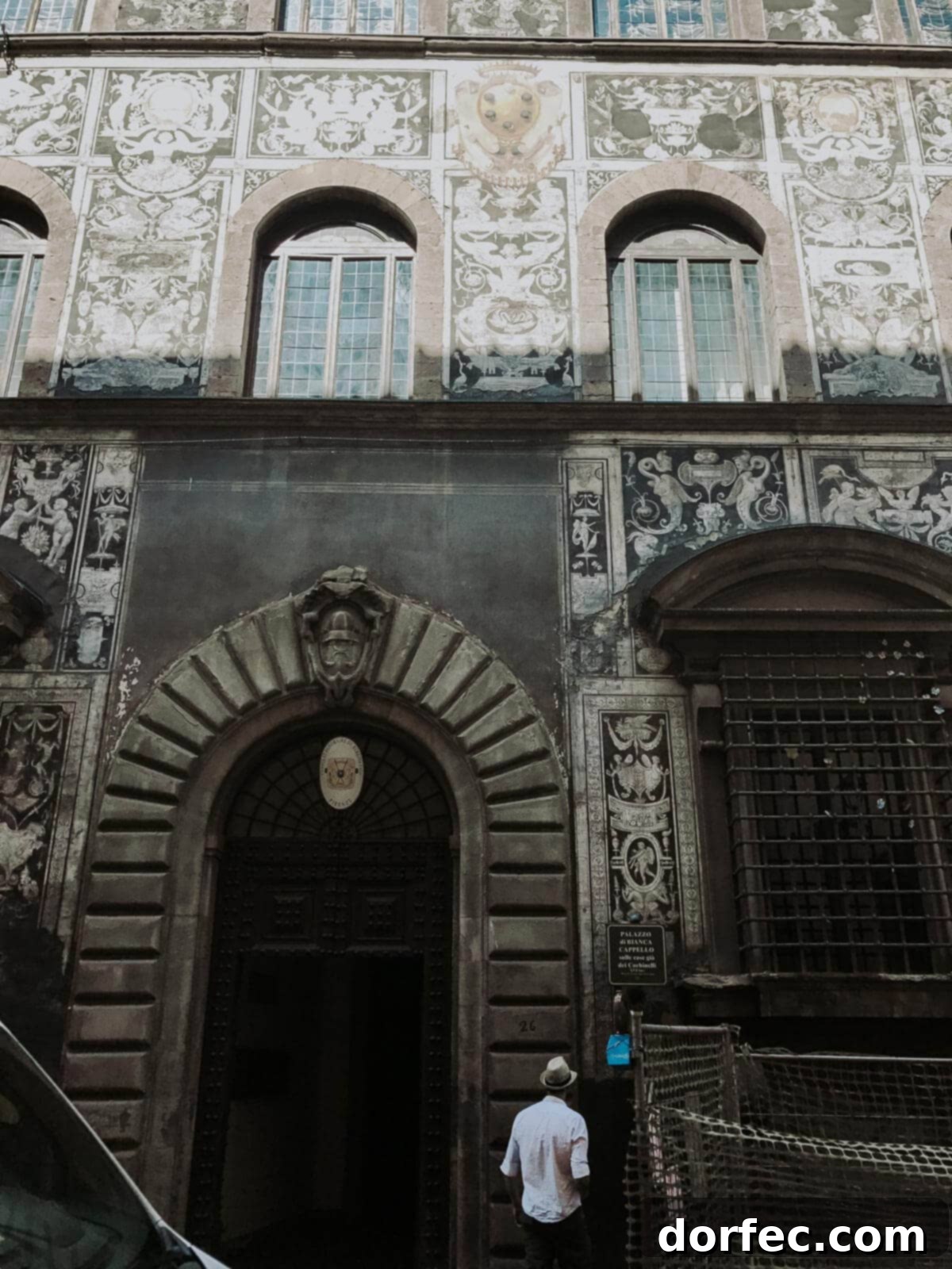 Facade graffito Palazzo di Bianca Cappello Florence, showcasing the city's unique artistic heritage. A must-see on any walking tour.