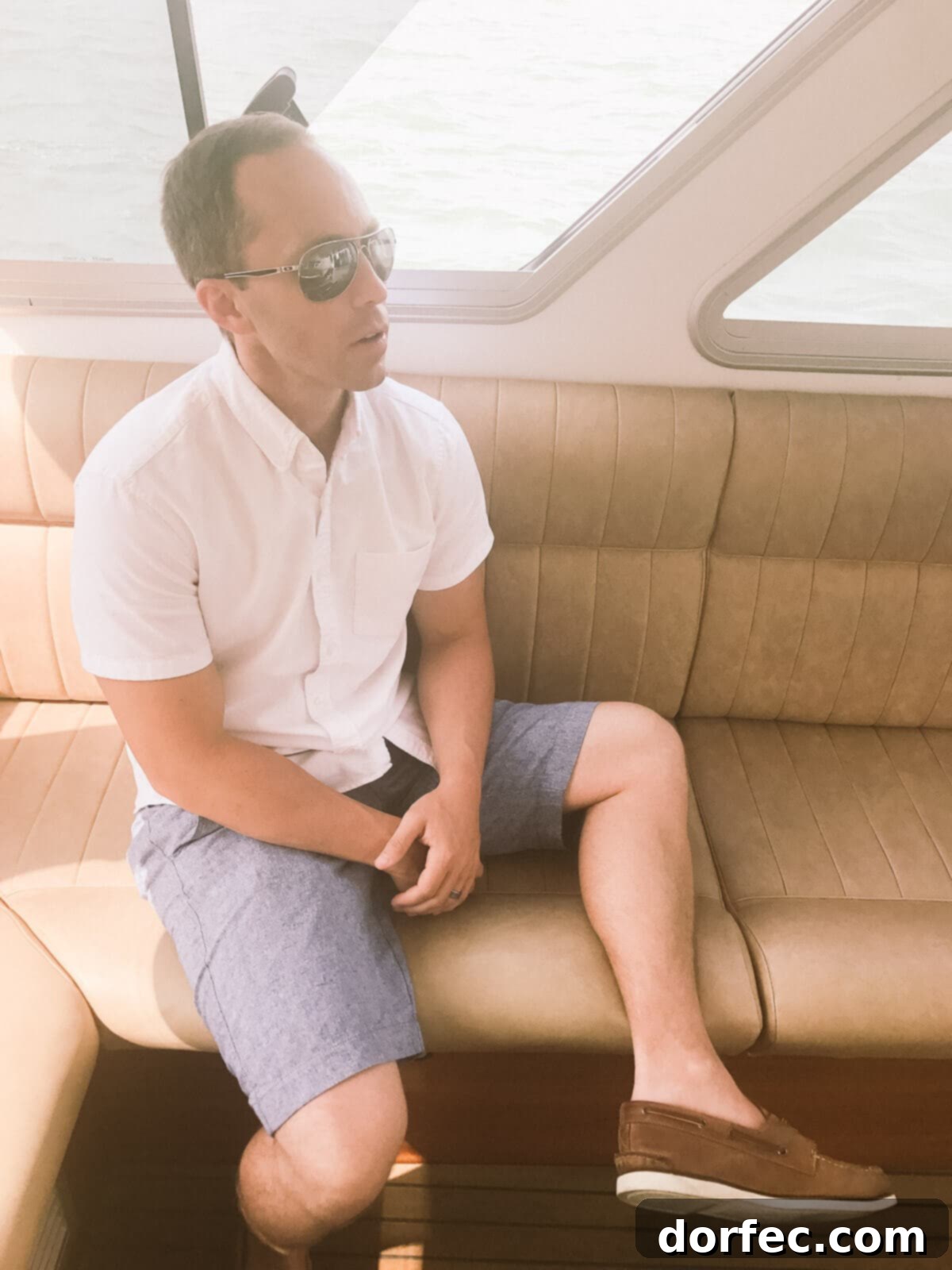 Discover the best travel shoes for men and women, combining comfort and fashion for your next adventure. Find out why these are the ultimate choice.