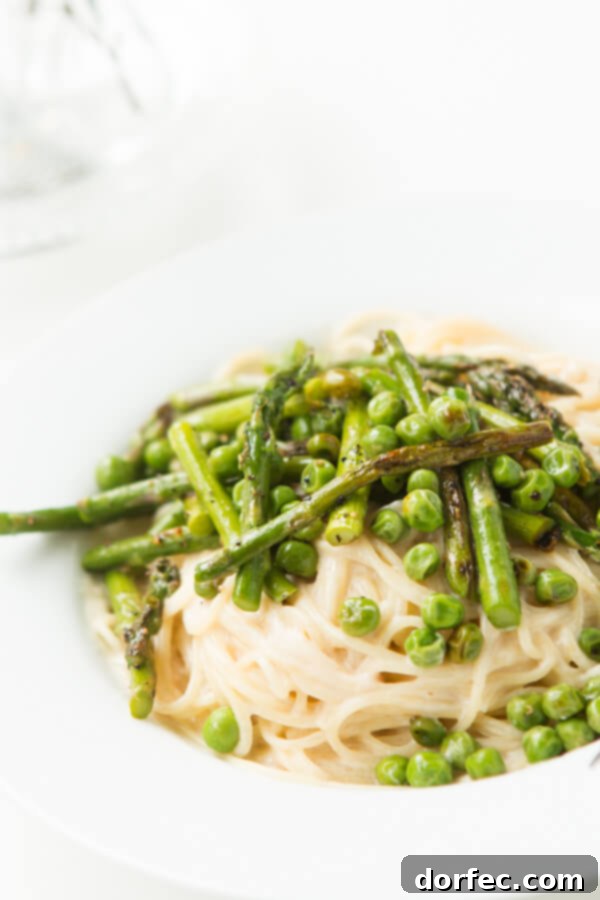 Creamy garlic lemon butter pasta primavera, an easy and delicious vegetarian pasta dish.