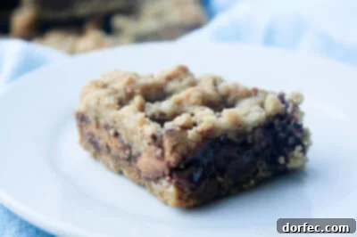 Reese's Crumble dessert bar with chocolate and peanut butter